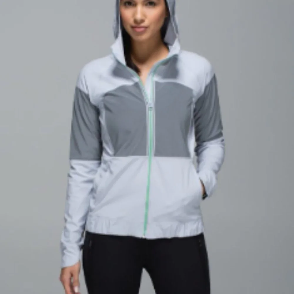 (2186) LULULEMON LIGHT SPEED JACKET Sz 6 ** Mild Flaw - Picture 2 of 15